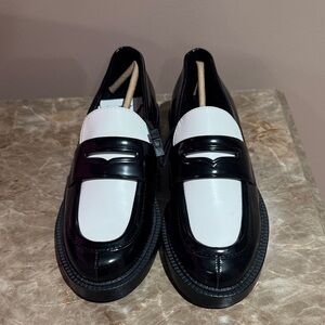 Zara Black and White women Loafers